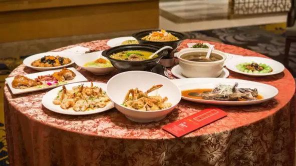 餐廳“一桌難求”，半成品年夜飯有望成“黑馬”
