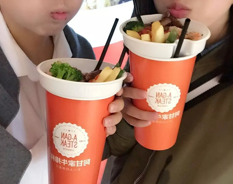 為什么你不看好的“牛排杯”項目，這家11平小店卻可以日營過萬？