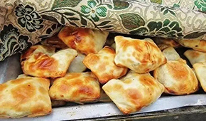 餐飲引領(lǐng)、生產(chǎn)接力，新疆風(fēng)味烤包子風(fēng)靡全國
