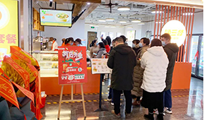 堂食餐飲全供預制菜，一年開6家店，這個品牌靠啥“嗨三餐”？