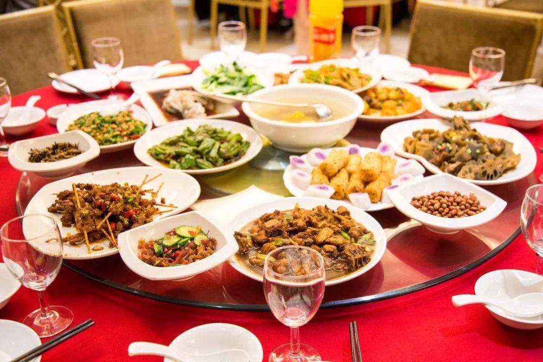 6000一桌的喜宴成本不到1200？ 熱議背后的預(yù)制菜真相：to B仍是黃金賽道